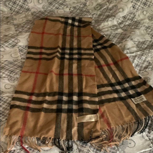 Burberry Classic Check Scarf in Camel - Picture 4 of 6